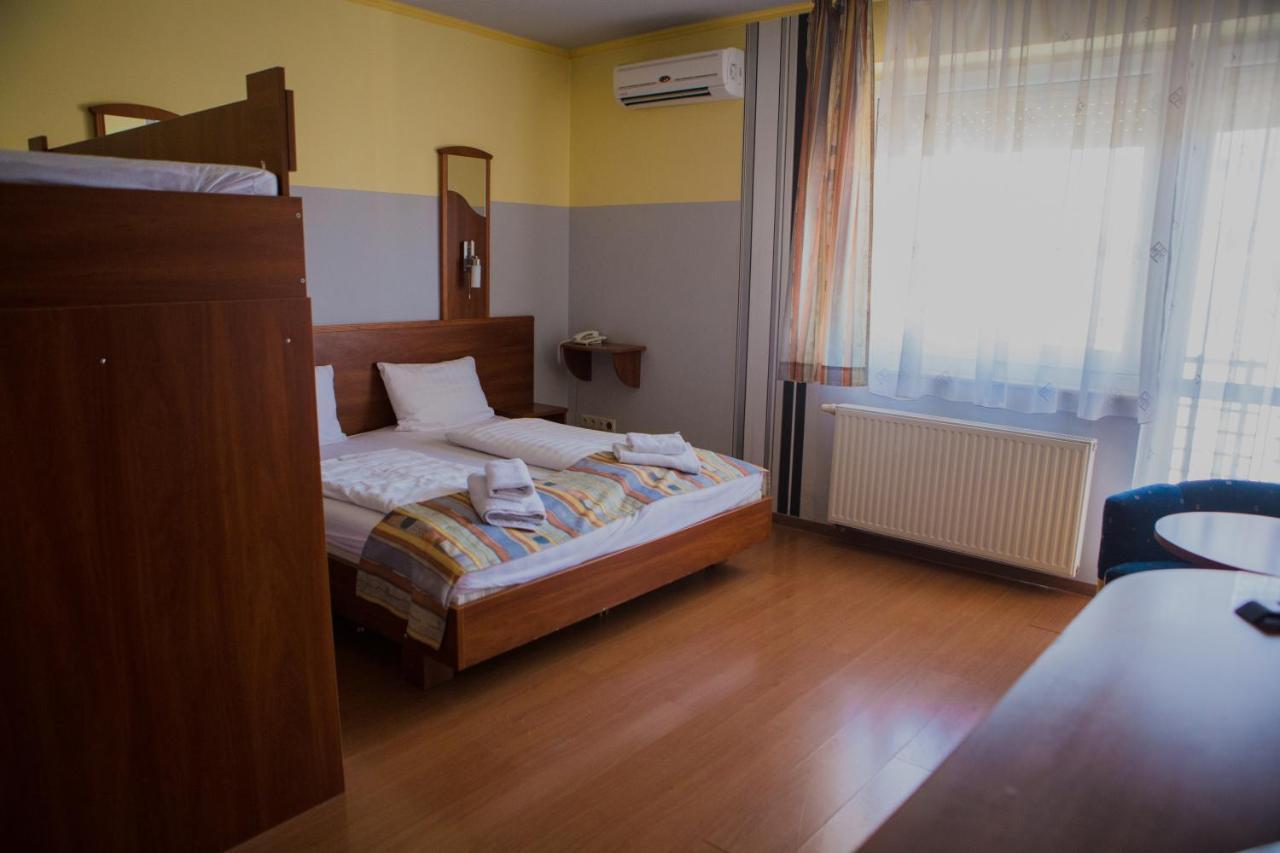 Wolf Hotel Sarvar Ngoại thất bức ảnh