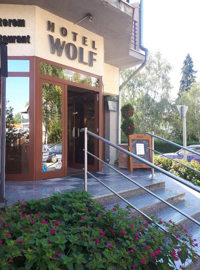 Wolf Hotel Sarvar Ngoại thất bức ảnh