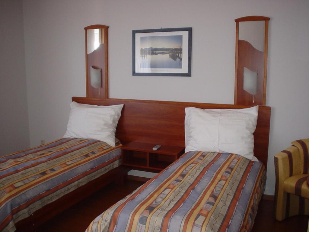 Wolf Hotel Sarvar Phòng bức ảnh