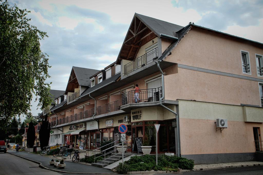 Wolf Hotel Sarvar Ngoại thất bức ảnh